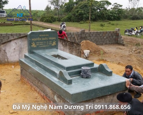 MỘ XANH RÊU