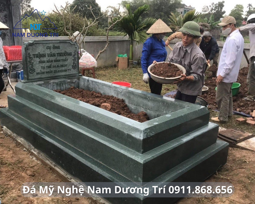 MỘ TAM CẤP