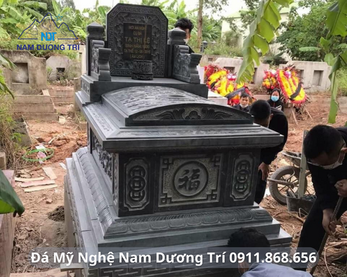 MỘ KHÔNG MÁI
