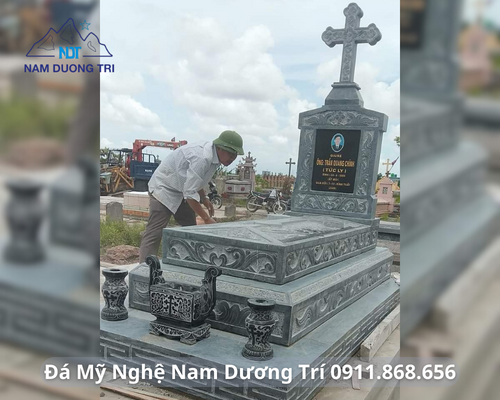 MỘ CÔNG GIÁO