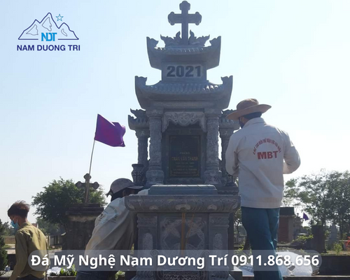 MỘ CÔNG GIÁO