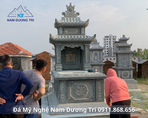 MỘ HAI MÁI