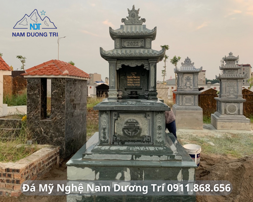MỘ HAI MÁI