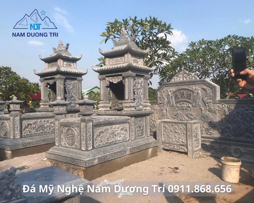MỘ HAI MÁI